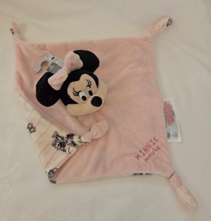 Doudou Minnie carré plat rose - Minnie & Daisy - Primark - photo numéro 2