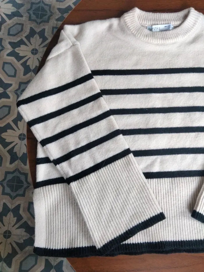 Pull-over rayé Bershka taille S - photo numéro 2
