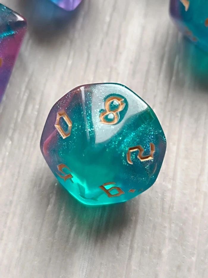 Lot de 7 dés turquoise irisé originaux pour activités - photo numéro 5