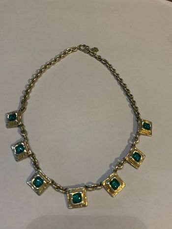 Collier carrés bleus