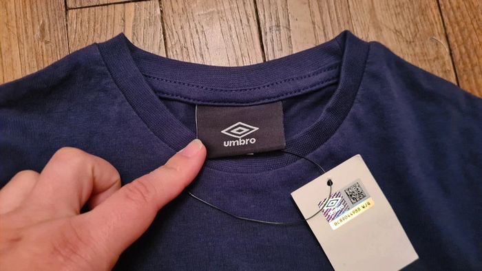 T-shirt neuf avec étiquette umbro 6 ans - photo numéro 3