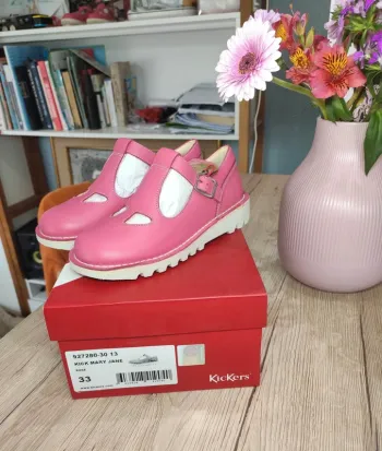 chaussures sandales Mary Jane cuir kickers neuves 33
