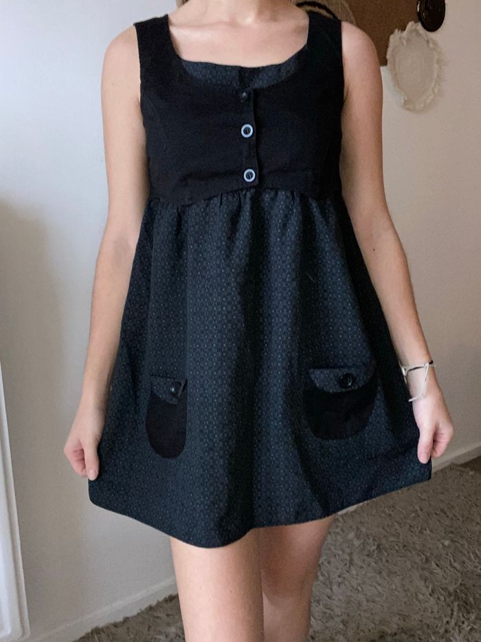 Magnifique robe noir avec poche cache cache taille s