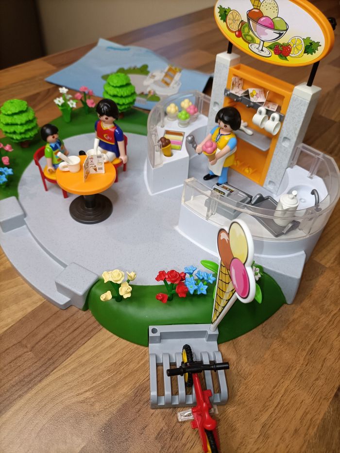 Playmobil café glacier avec 3 personnages et nombreux accessoires - complet - set n°4134 - photo numéro 6