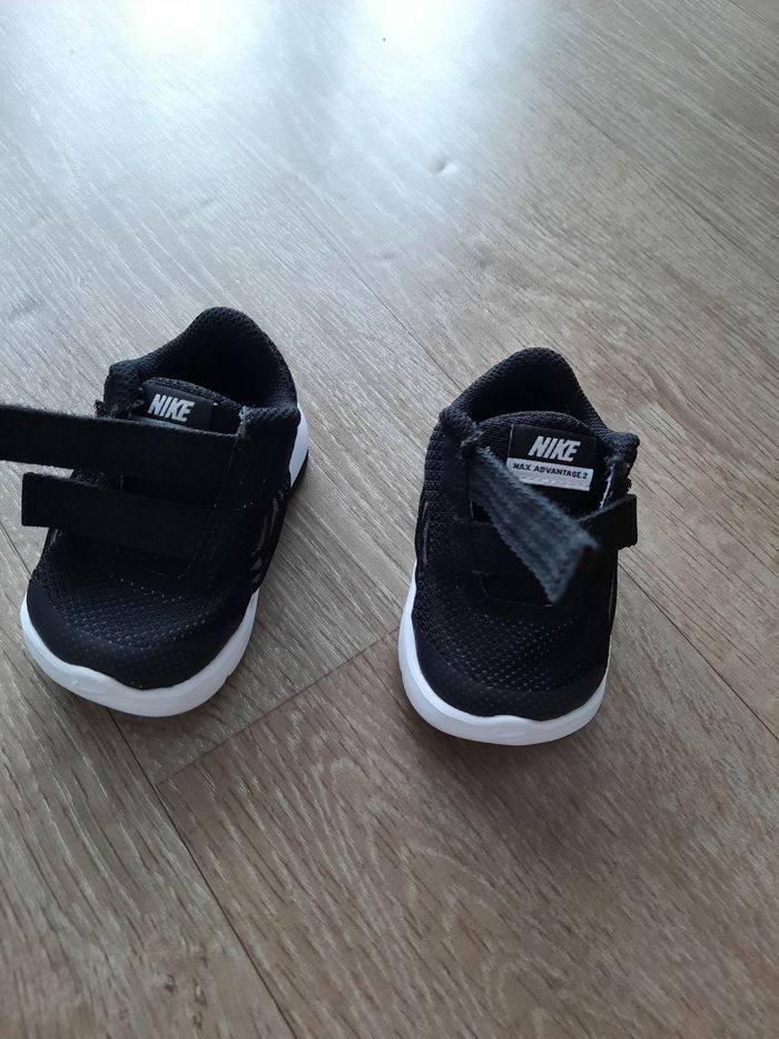 Chaussures Nike taille 17 - photo numéro 5