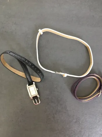 Montre fantaisie avec plusieurs bracelets de couleur a changer