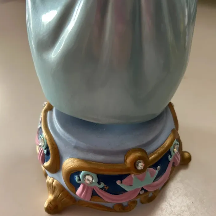 Boite à musique figurine disney cendrillon porcelaine - photo numéro 6