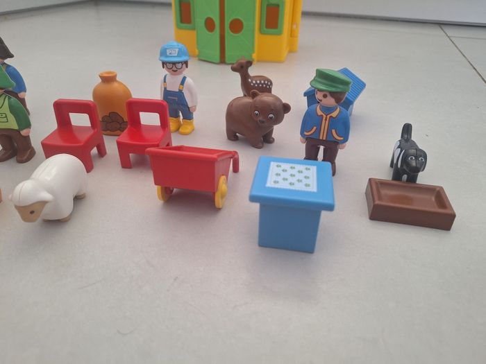 Maison transportable et ouvrable playmobil 123 accompagnée de 6 personnages, 7 animaux et accessoires - photo numéro 3