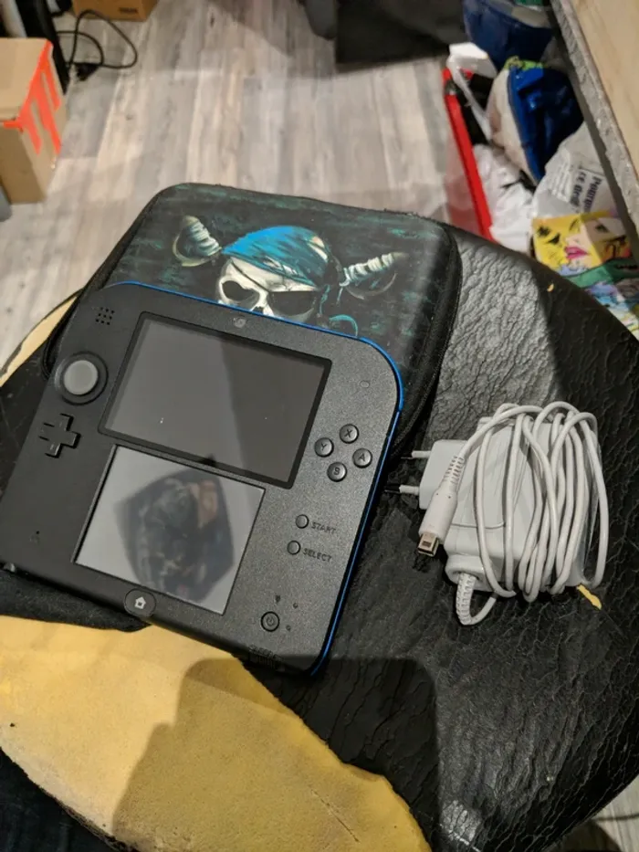 Nintendo 2Ds Noir et Bleu + Housse et chargeur - photo numéro 6