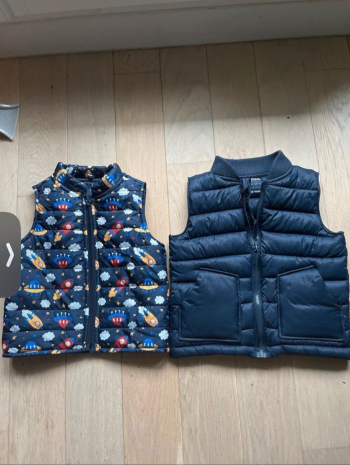 Lot de 2 doudounes sans manches bébé - 18/24 mois & 24 mois