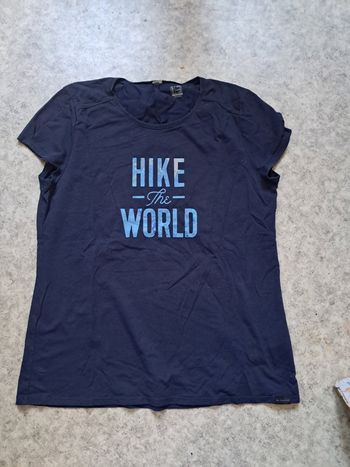 T-shirt de sport bleu marine