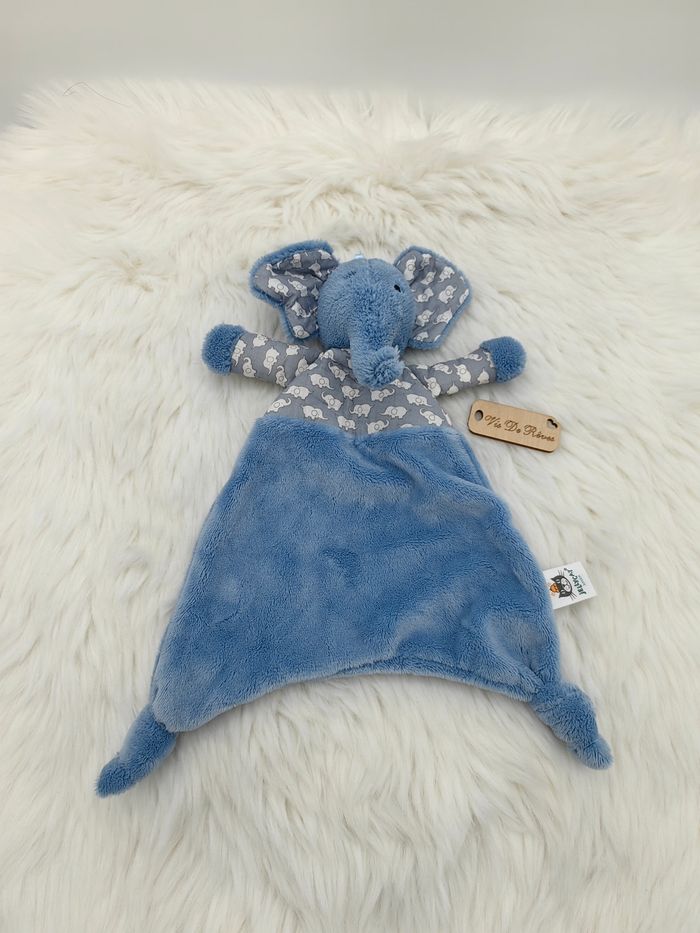 Doudou plat Éléphant bleu Indigo Elly Soother Jellycat