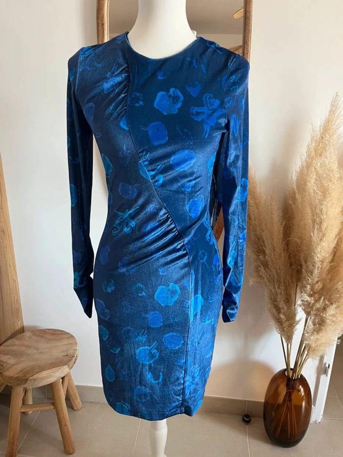 Robe moulante de couleur bleu violacé Bimba y Lola