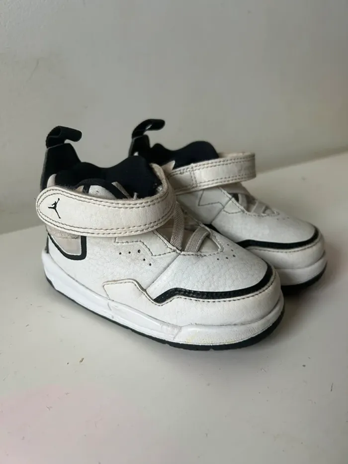 Air Jordan Rétro 3 Bébé - 21 - blanc et noir