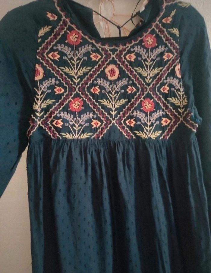 Robe Zara , fleurs Brodées taille S - photo numéro 2