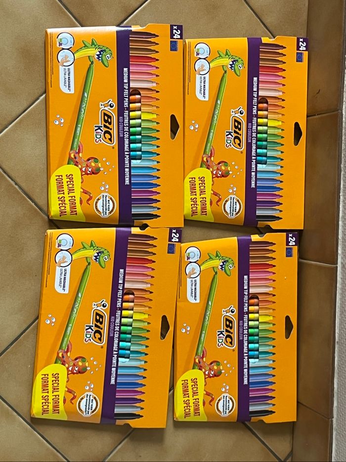 Lot neuf de 4’paquets de 24 feutres bic kids