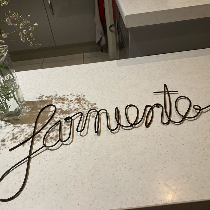 Decot murale en métal