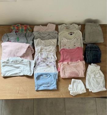 Lot de vêtements fille taille 3-6 mois