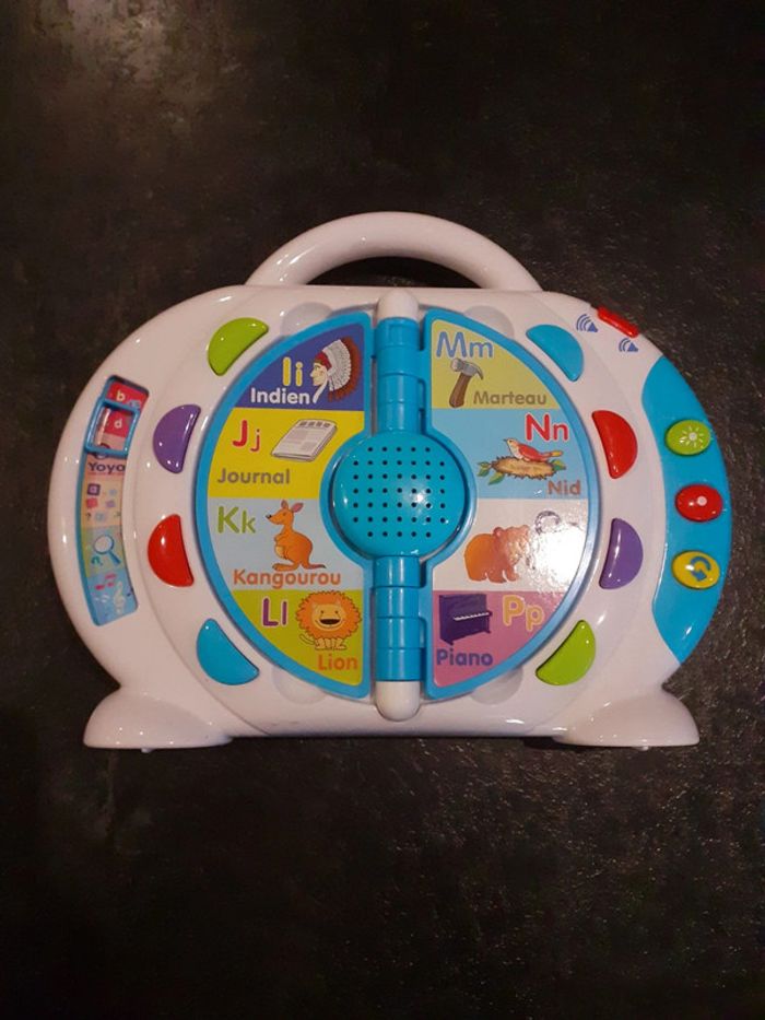Jouet musical apprend les mots et les lettres