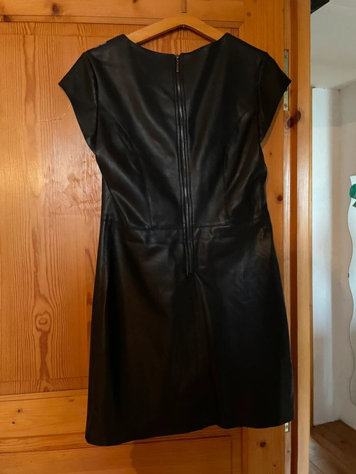Robe en cuir - photo numéro 2