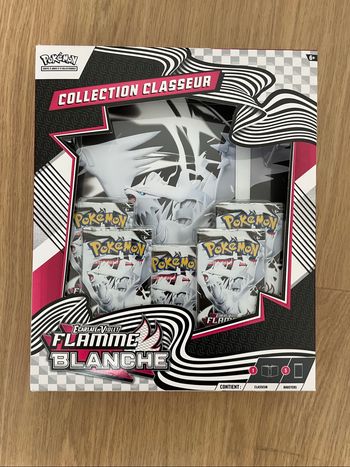 coffret classeur EV10,5 Pokemon Flamme blanche