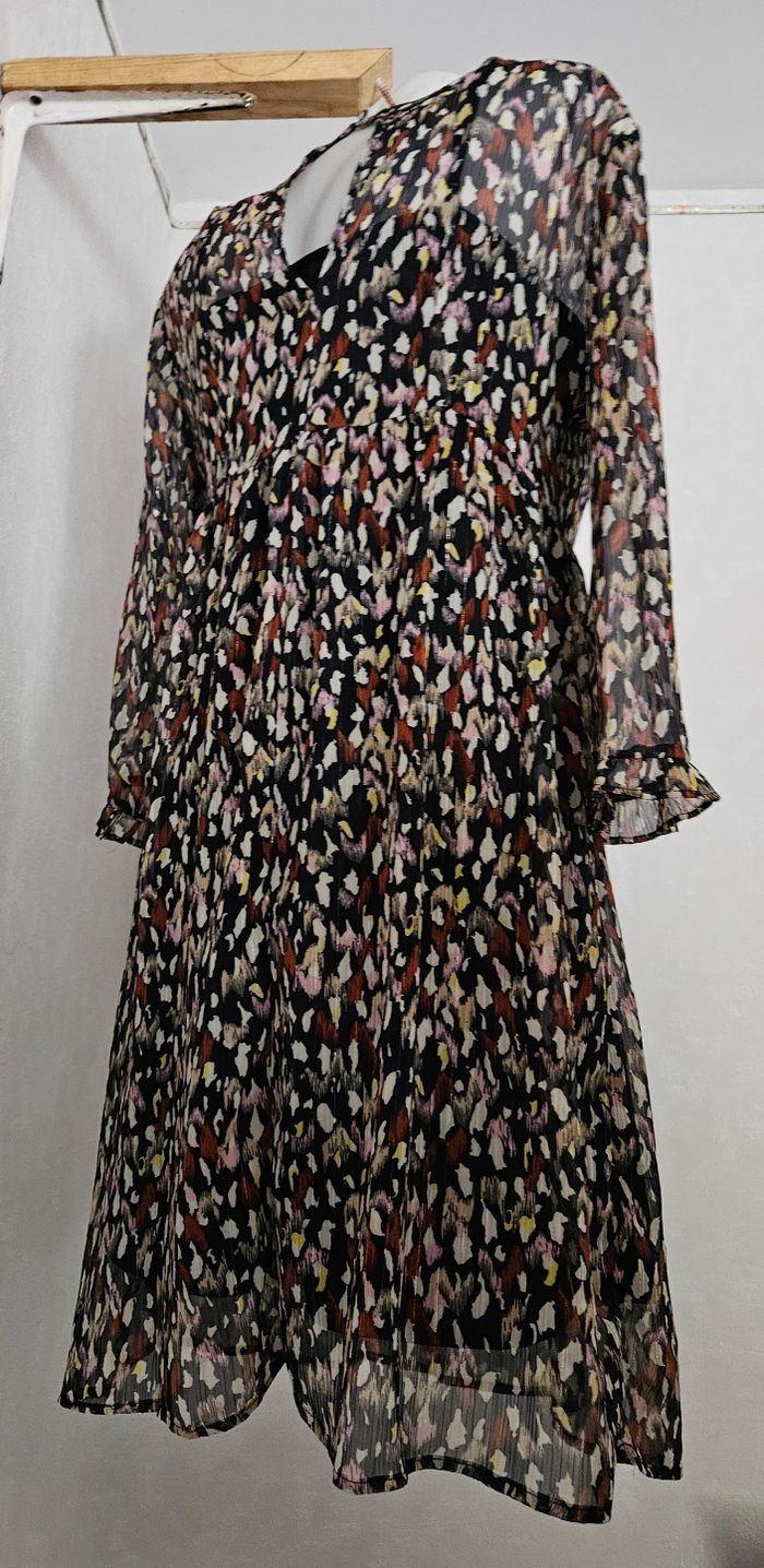 Robe transparente, manches longues. Avec une doublure opaque.
Promod.
Taille : 38. - photo numéro 6