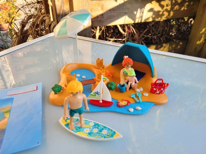 Playmobil Family Fun 9425 🏖 Famille de vacanciers et tente 🏖 - photo numéro 2
