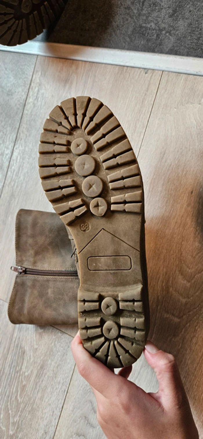 Paire de bottes en style daim, beige fonce, pointure 38 - photo numéro 2