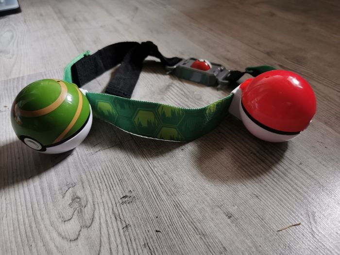 Ceinture pokemon avec 2 pokeball et 1 pokemon - photo numéro 2