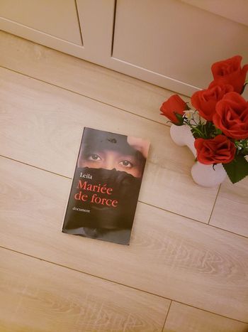 Livre 🎀 Mariée de force Leila 3€
