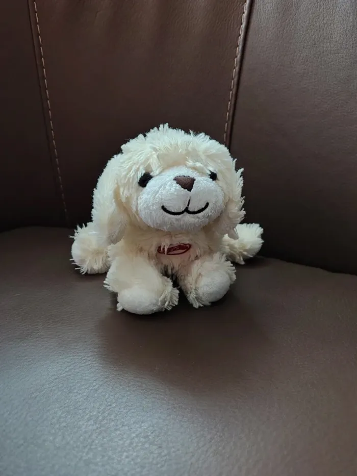 Doudou chien écru/blanc tout doux billes dans les pattes