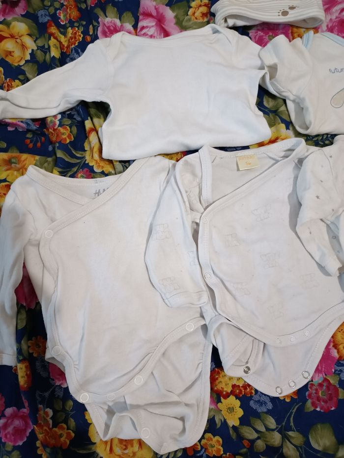 Lot 5 body + 1 bonnet 1 mois - photo numéro 2