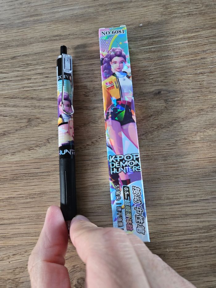 Stylo crayon demon hunters kpop huntrix - photo numéro 2