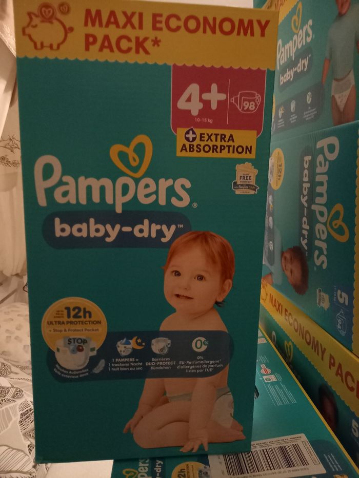 Couches pampers baby dry taille4+