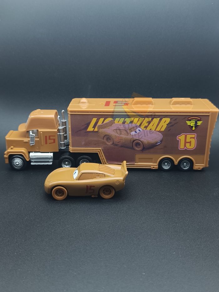 Camion Cars Flash McQueen - photo numéro 2