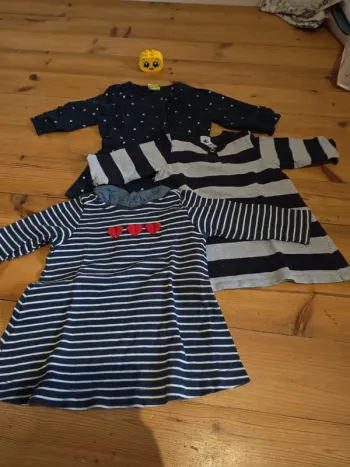 Lot de 3 robes manche longue en 12 mois.