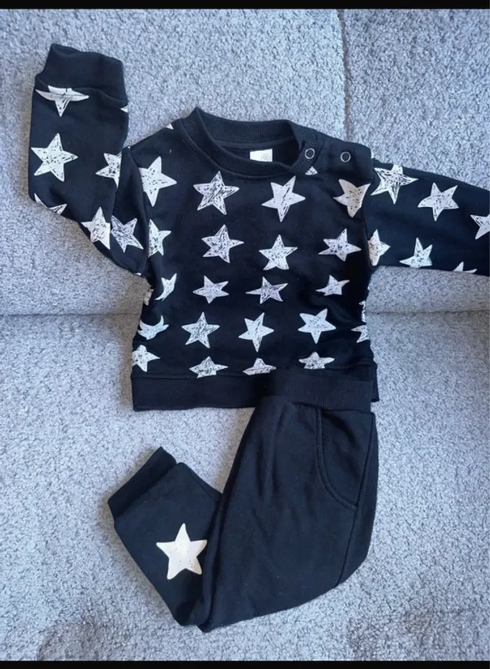 Ensemble unisexe jogging sweat pull et jogging noir et blanc motifs étoiles neuf