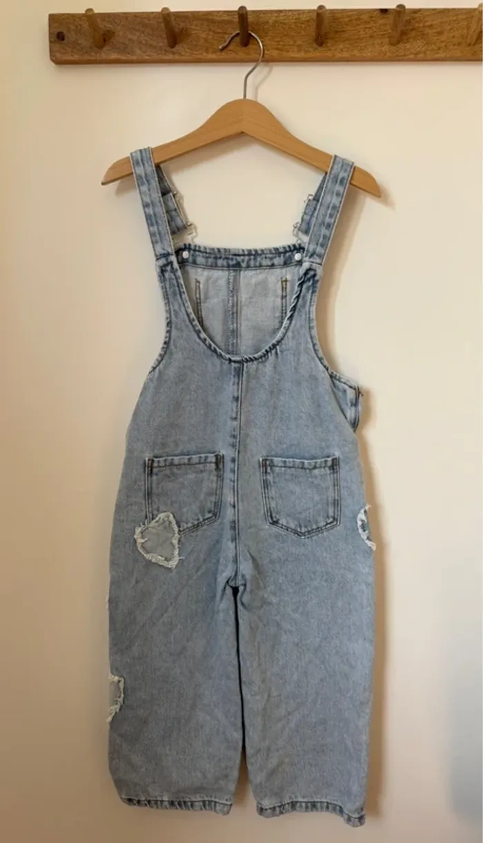 Salopette en jean cœurs Zara - photo numéro 3