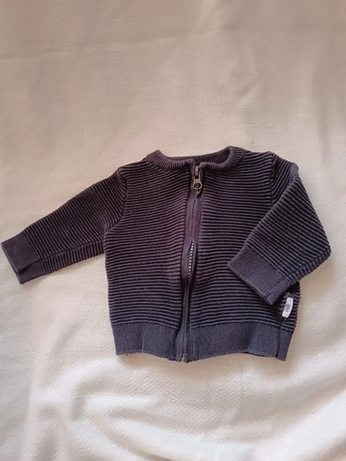 🎀 gilet a fermeture gris noir taille 3 mois Kiabi 🎀