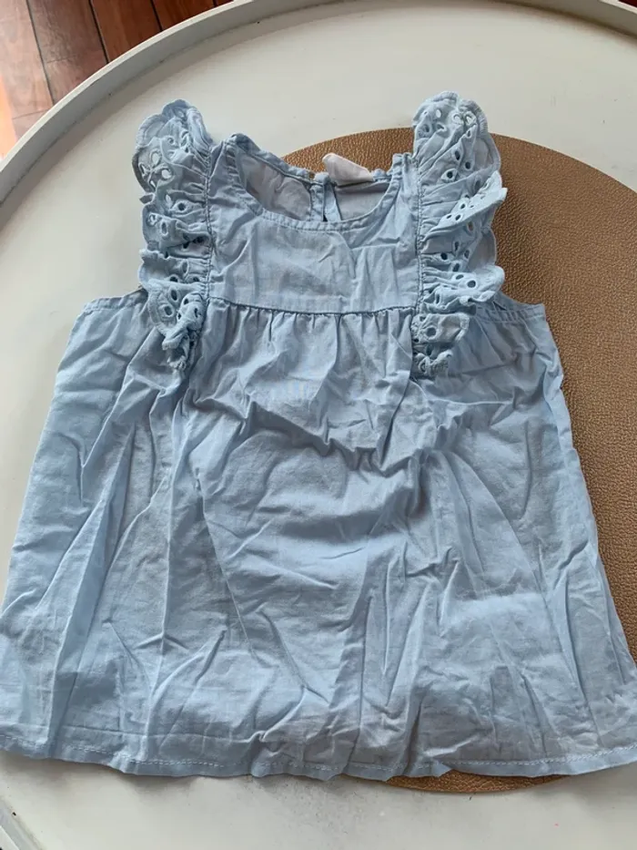 TEE shirt bleu ciel avec volants
