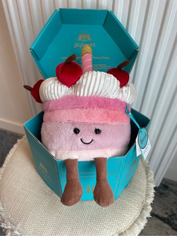 Peluche Jellycat Cheryl Cherry Cake 🩷
