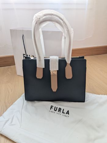 Sac a main Furla Metro M Tote - totalement neuf