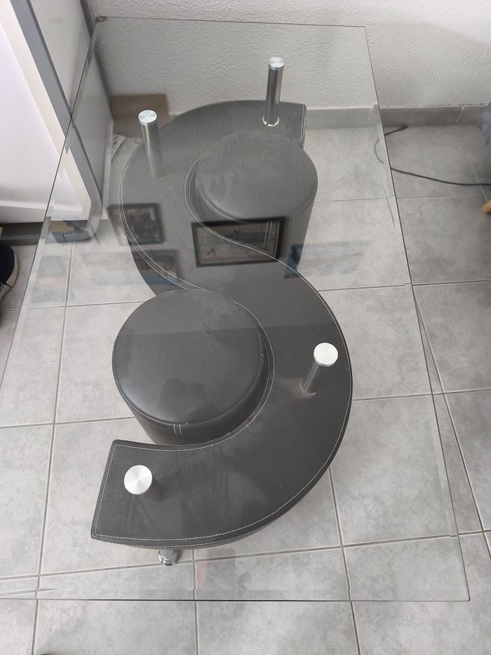 Table basse et poufs - photo numéro 2