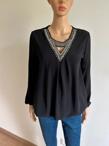 Blouse noire avec perles argentées taille unique TBE
