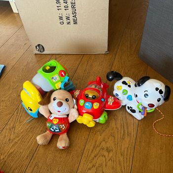 Lot jouets bébé
