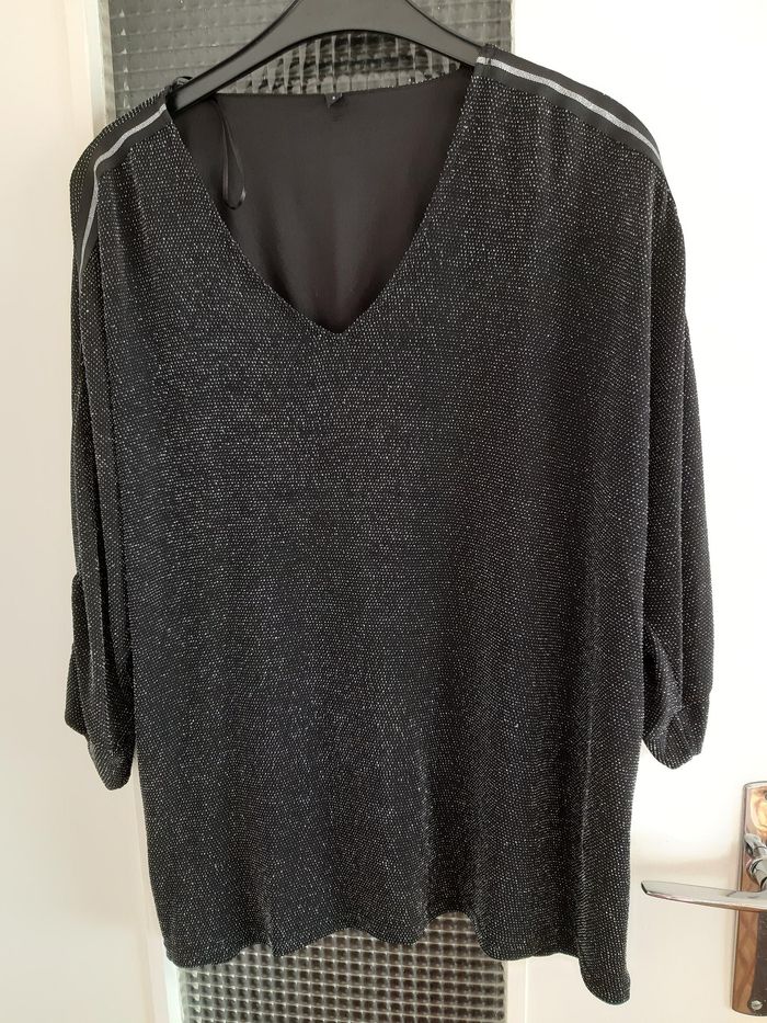Haut noir pailleté