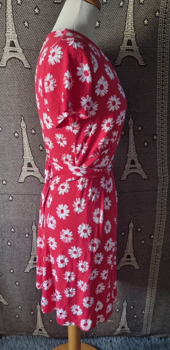 Robe rouge à fleurs taille 40 - photo numéro 4