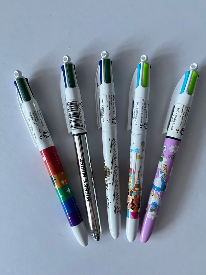 Lot 5 crayons à collectionner BIC Disneyland Paris