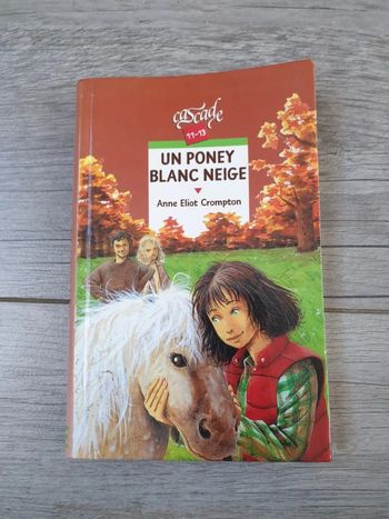 Livre un Poney Blanc Neige