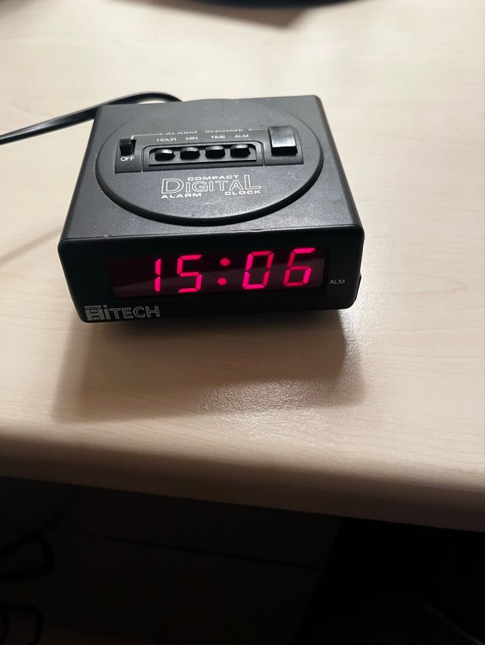 Horloge et réveil digital - photo numéro 2